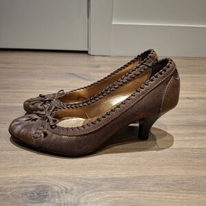 Women's Brown Handmade Italian Leather Heels with Bow Detail (Size EU 38/US 7.5)